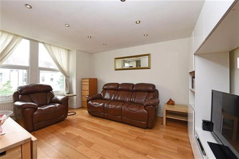 Flat Morris Mews in Greater London