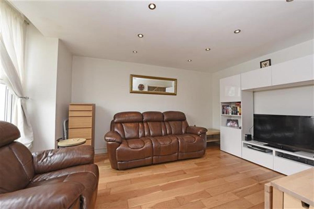 Flat Morris Mews in Greater London