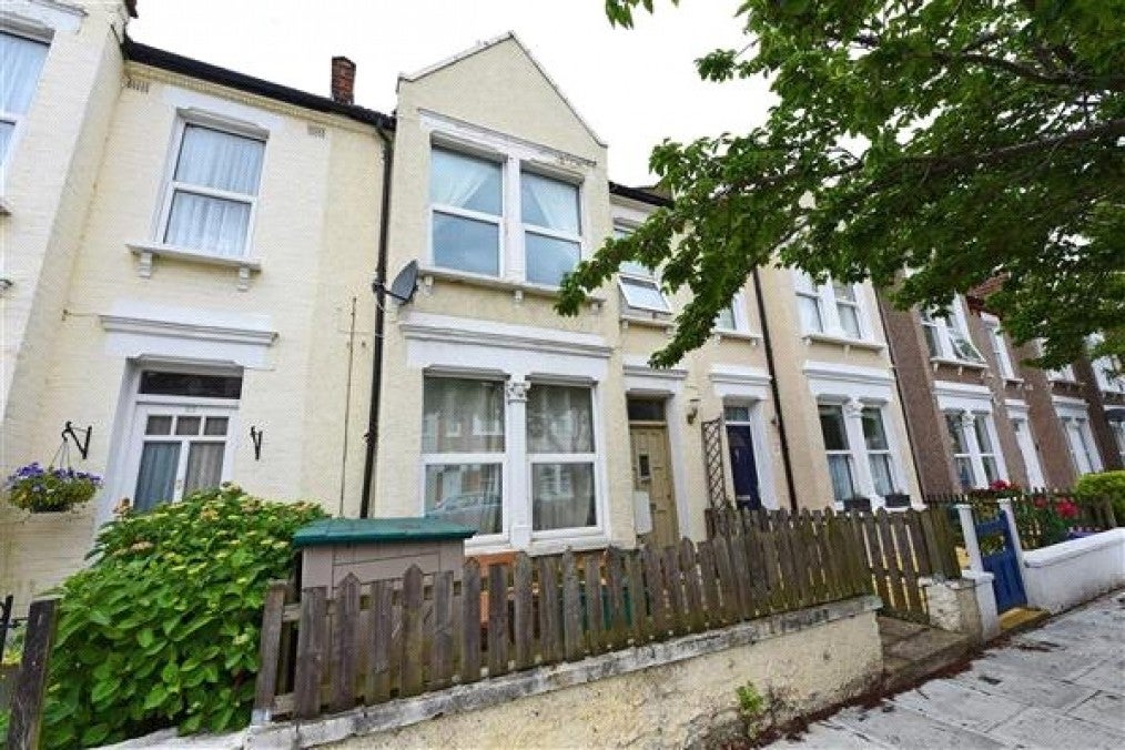 Flat Morris Mews in Greater London
