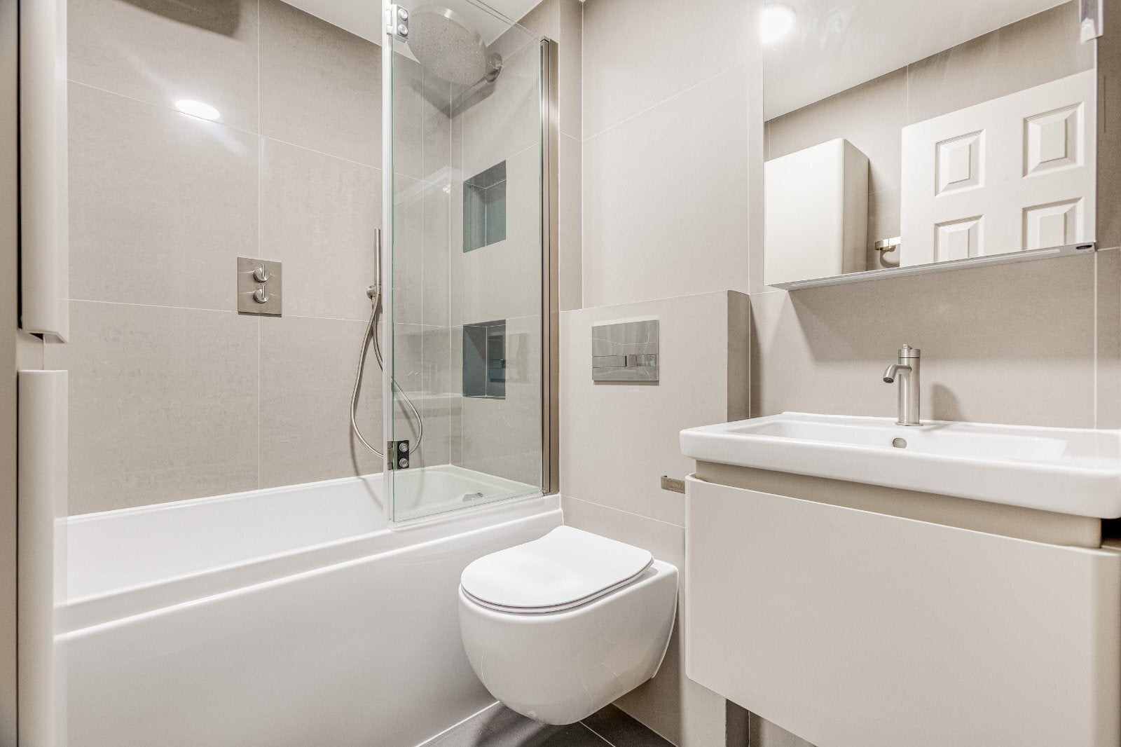 Flat Northcote Road in Greater London