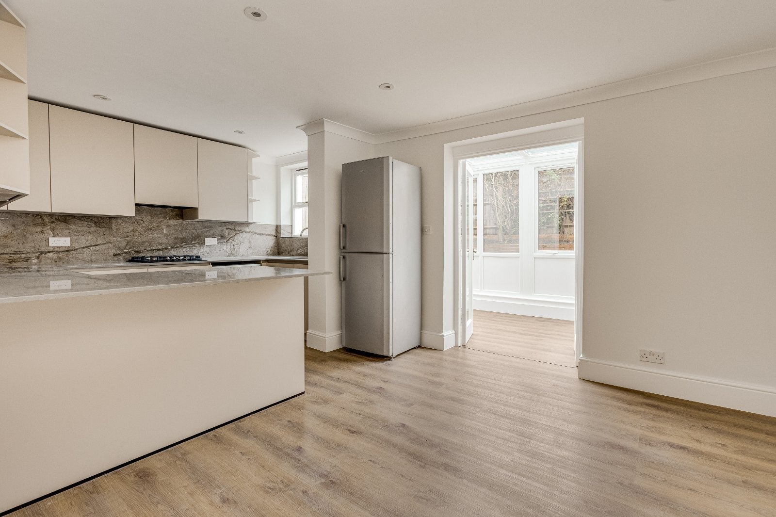 Flat Northcote Road in Greater London