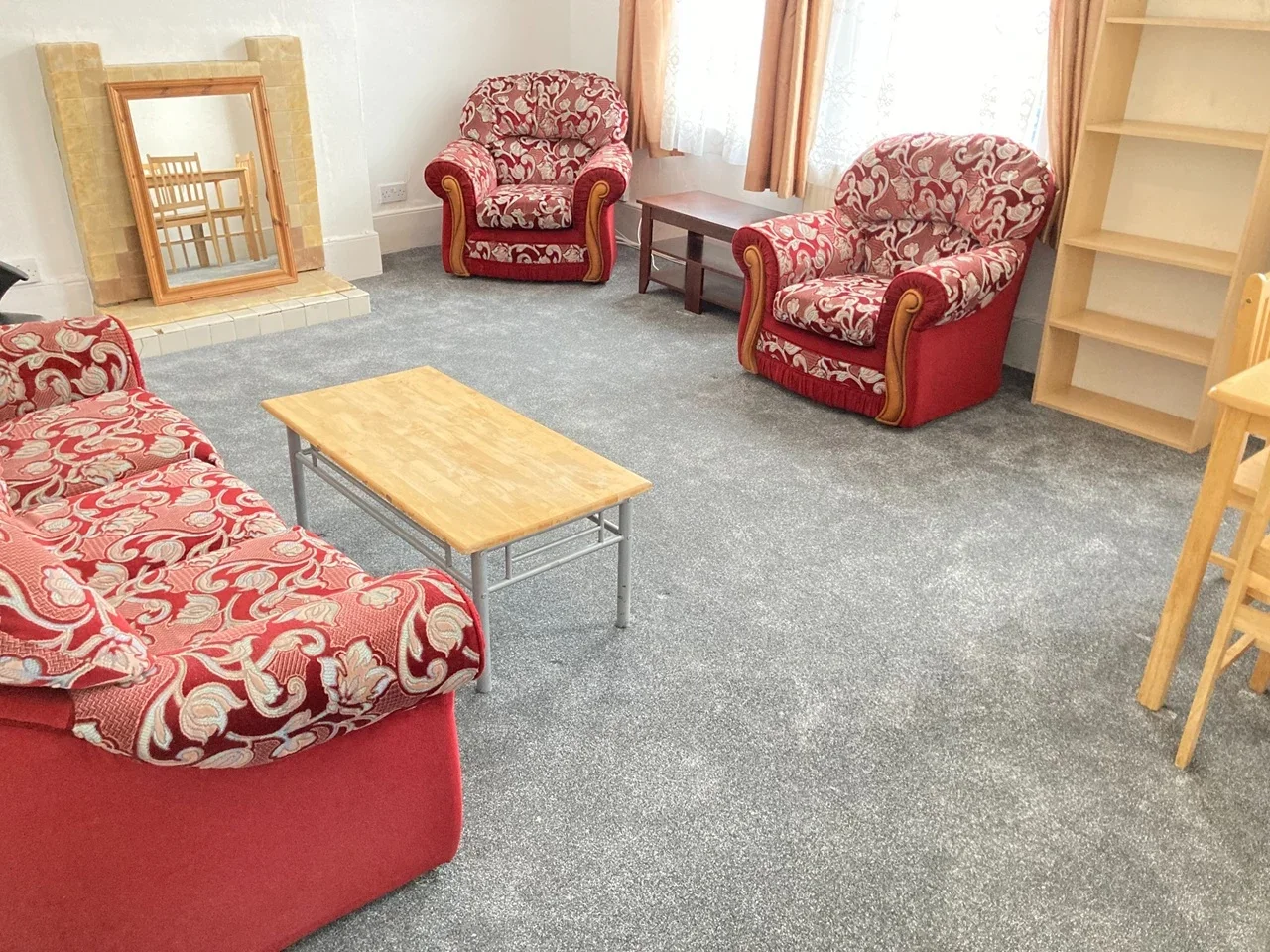 Flat Eccleston Road in Greater London