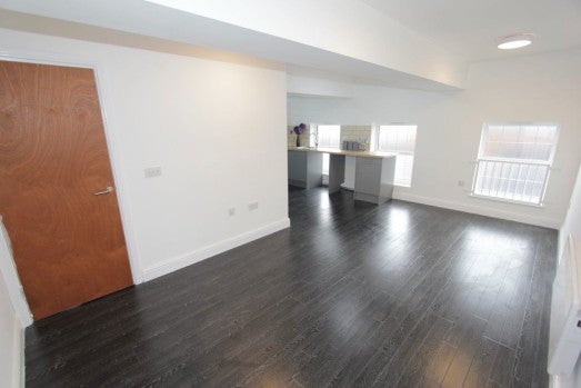 Flat Fancy Walk in Stafford