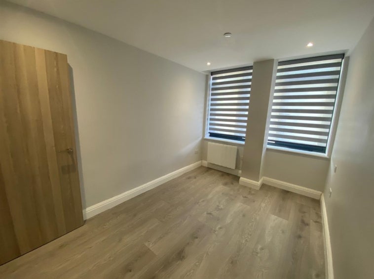 Flat Barking Road in Greater London