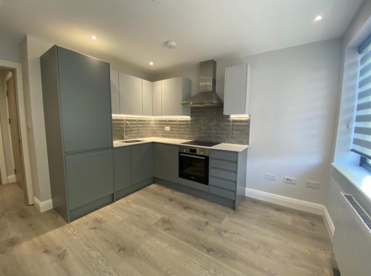 Flat Barking Road in Greater London