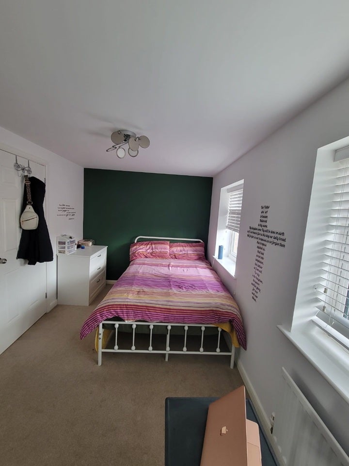 Room Bective Road in Northampton