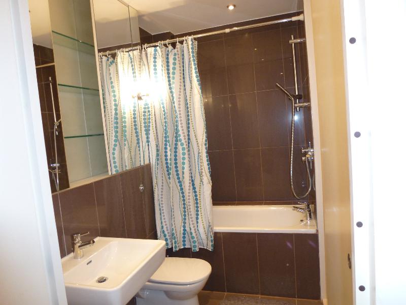 Flat Bevenden Street in Greater London