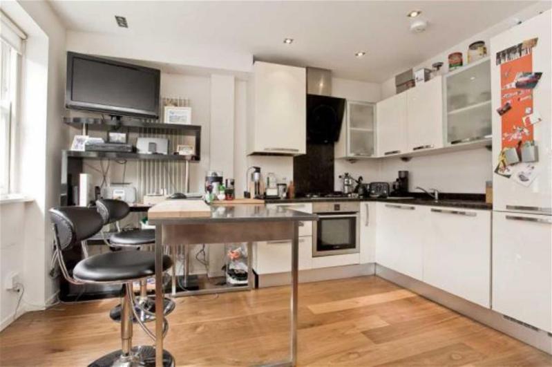Flat Bevenden Street in Greater London