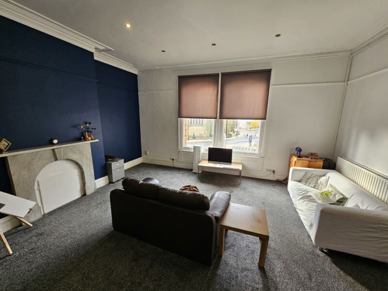 Flat Blandford Grove in Leeds