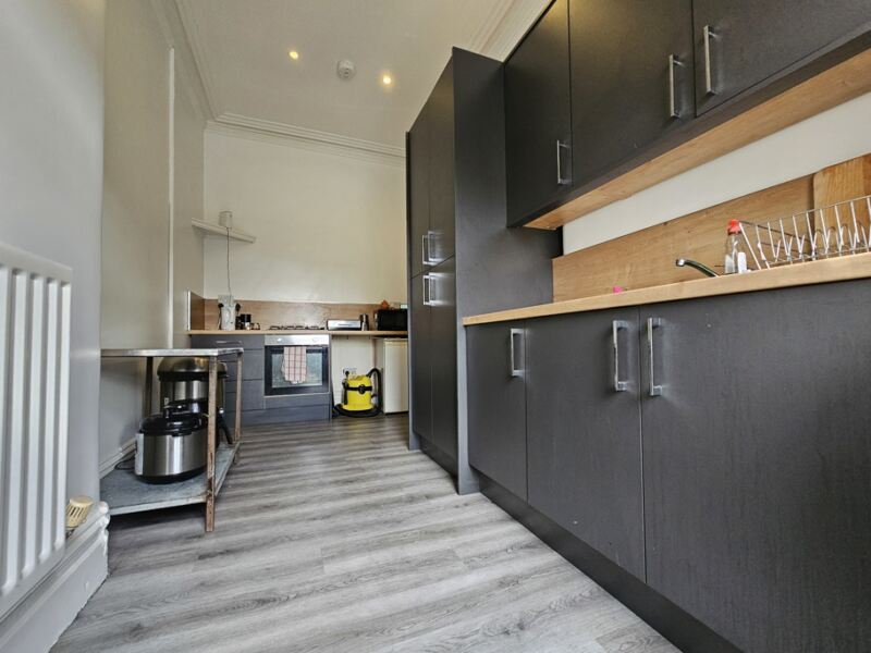Flat Blandford Grove in Leeds