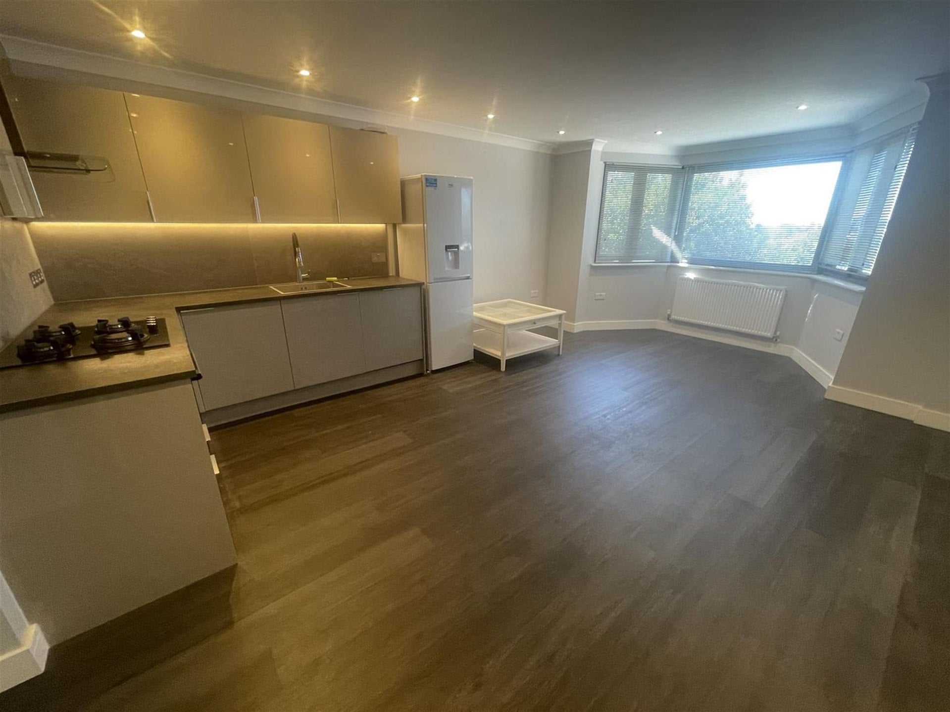 Flat Hendon Way in Greater London