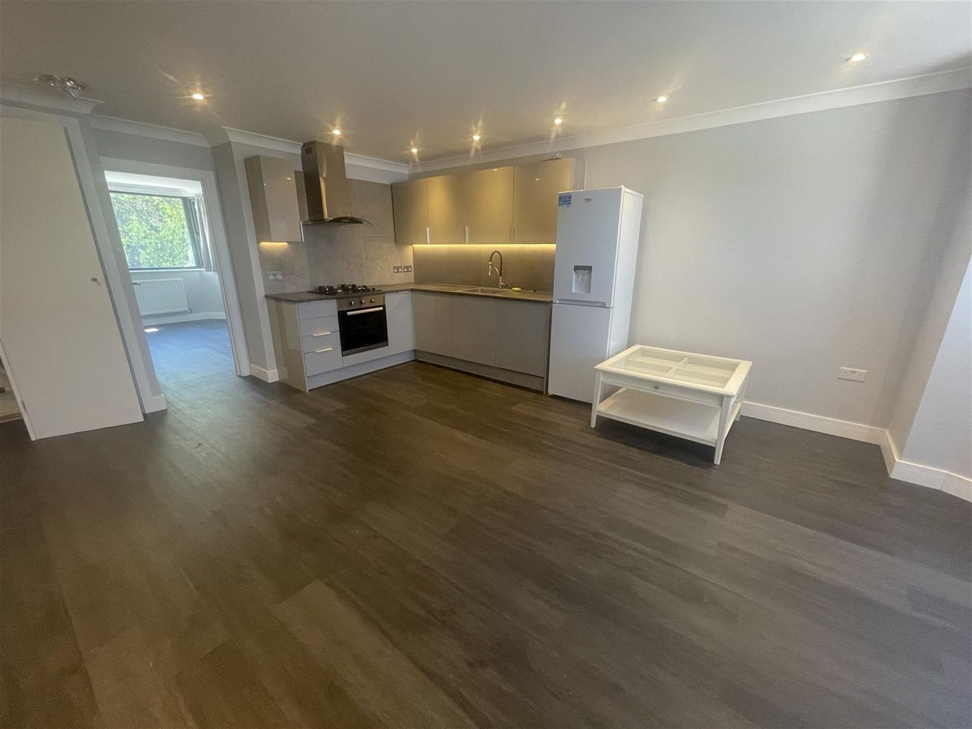 Flat Hendon Way in Greater London