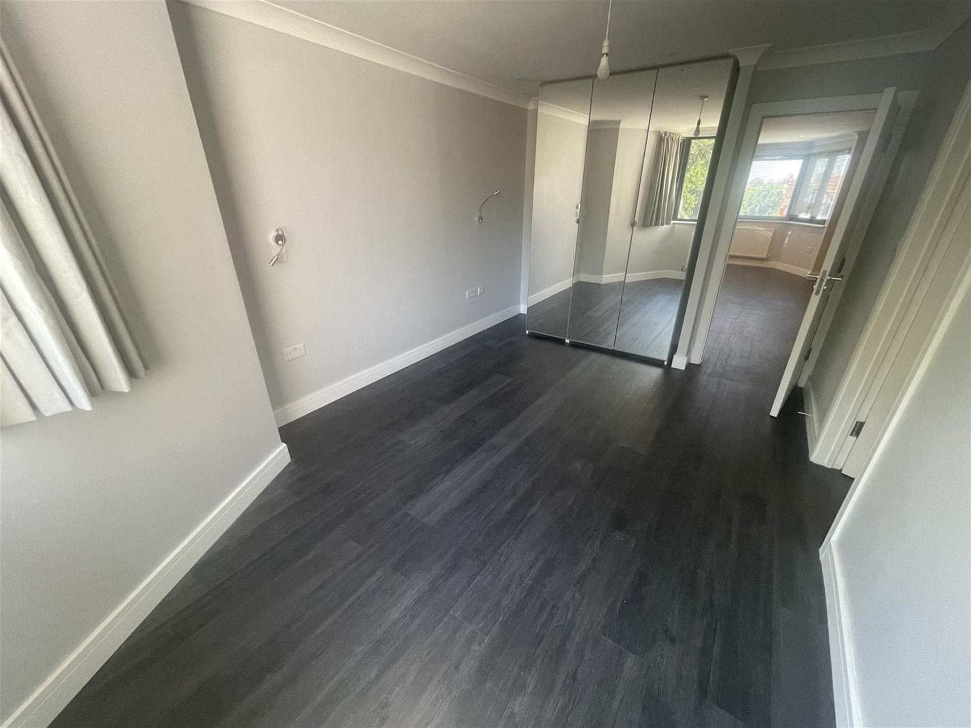 Flat Hendon Way in Greater London