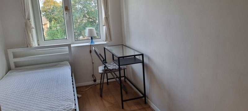 Room Thorogood Gardens in Greater London