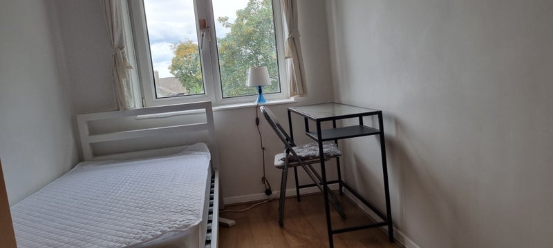 Room Thorogood Gardens in Greater London