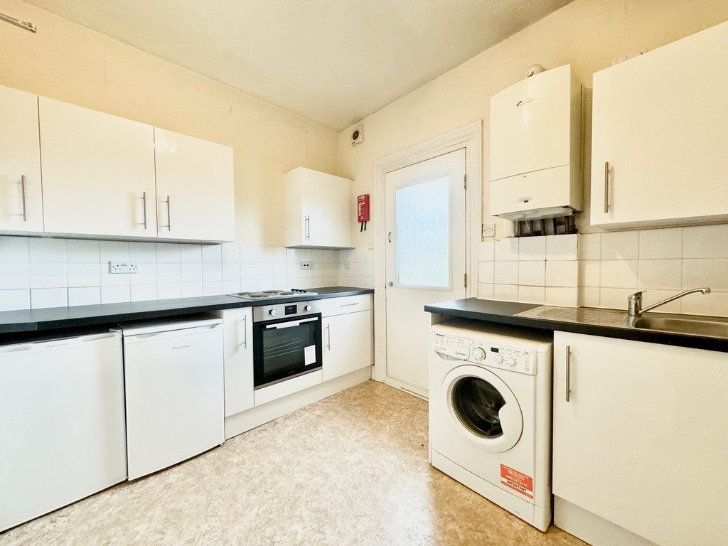 Flat Putney High Street in Greater London