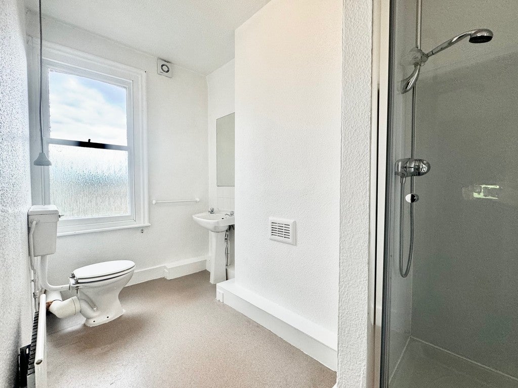 Flat Putney High Street in Greater London