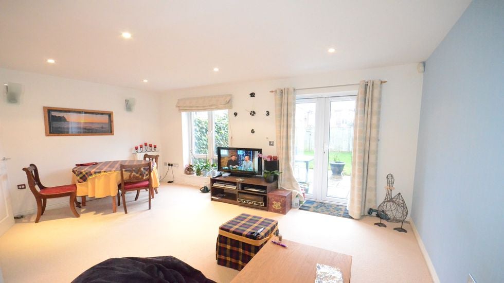 House Meadow Way in Reading