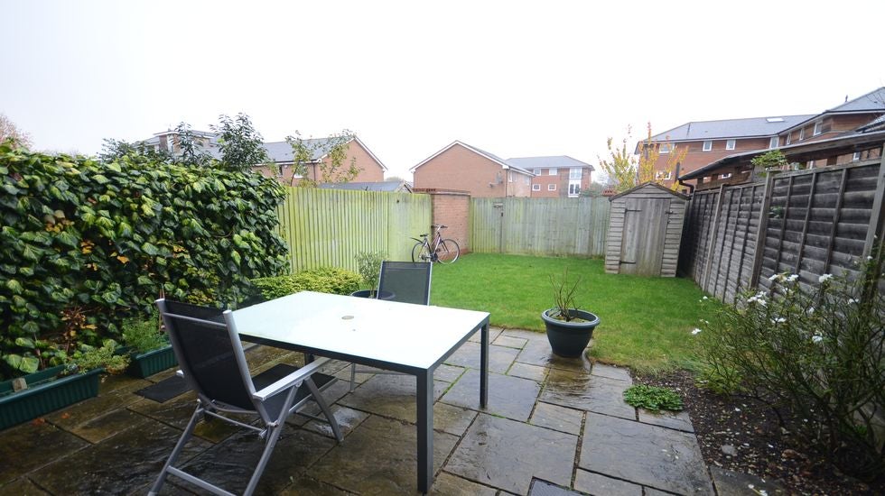 House Meadow Way in Reading