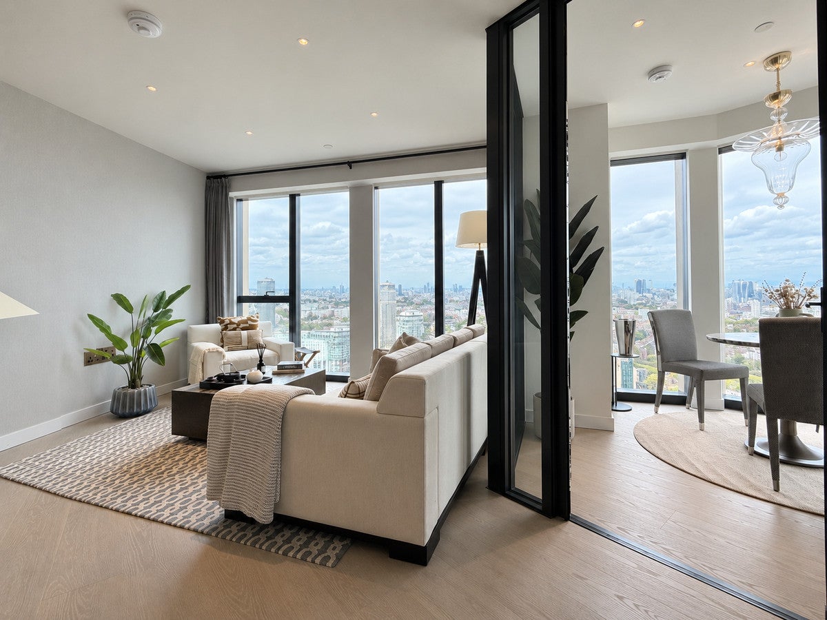 Flat Nine Elms Lane in Greater London