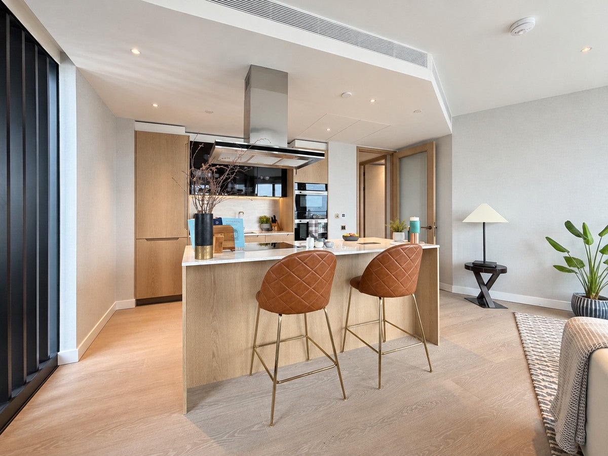 Flat Nine Elms Lane in Greater London