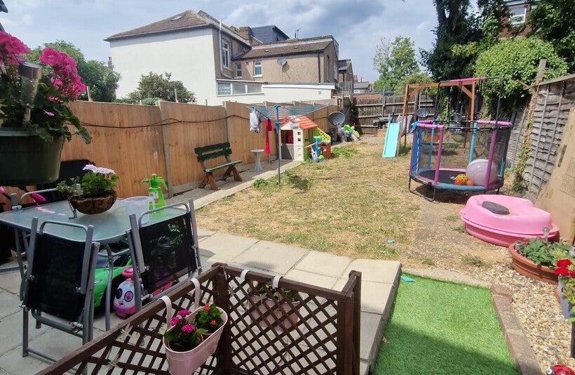 Flat Lordship Lane in Greater London