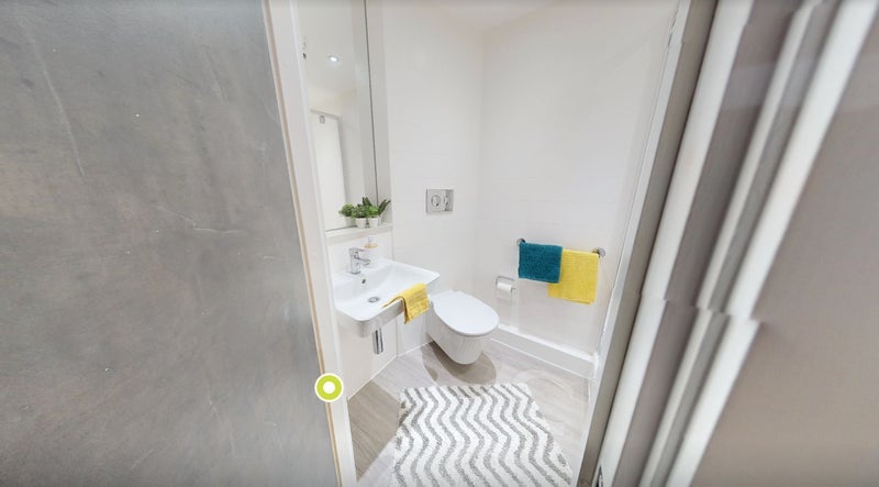 Room Miles Street in Greater London