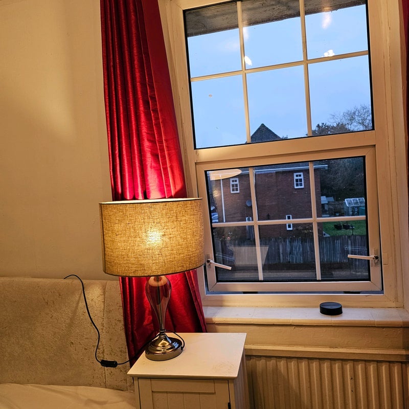 Room Reid Avenue in Caterham on the Hill
