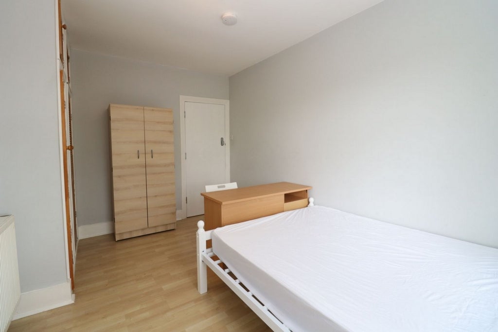 Room Globe Road in Greater London