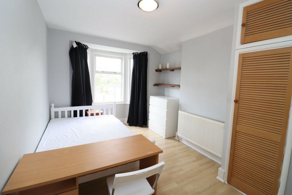 Room Globe Road in Greater London