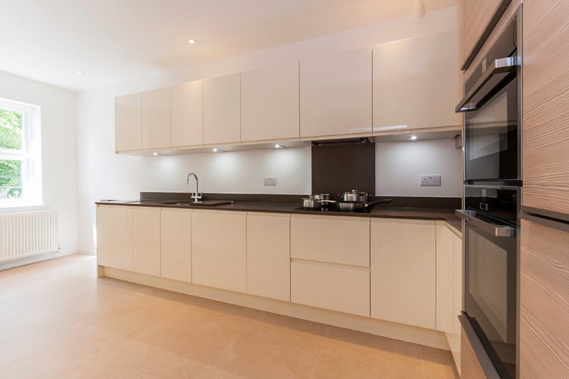 Flat Fitzjohn's Avenue in Greater London