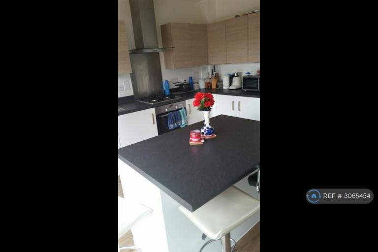 Room Ager Avenue in Greater London