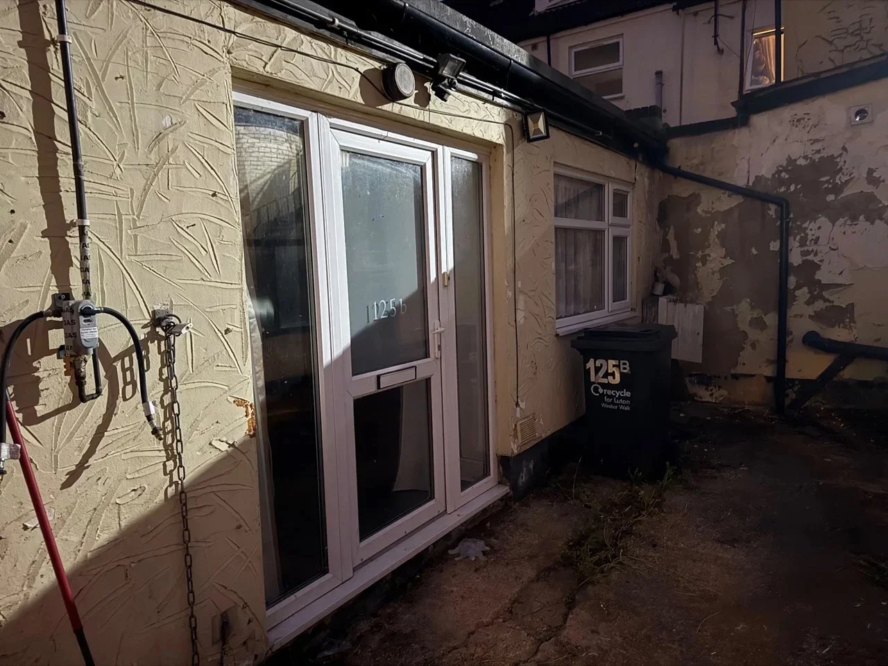 House Dumfries Street in Luton