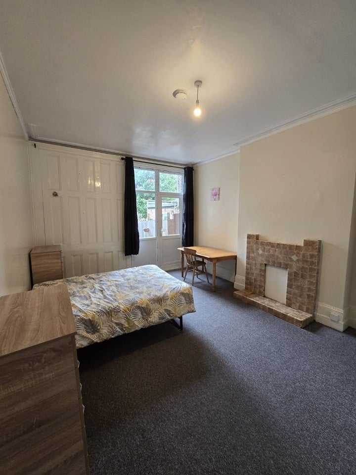 Room Baronet Road in Greater London