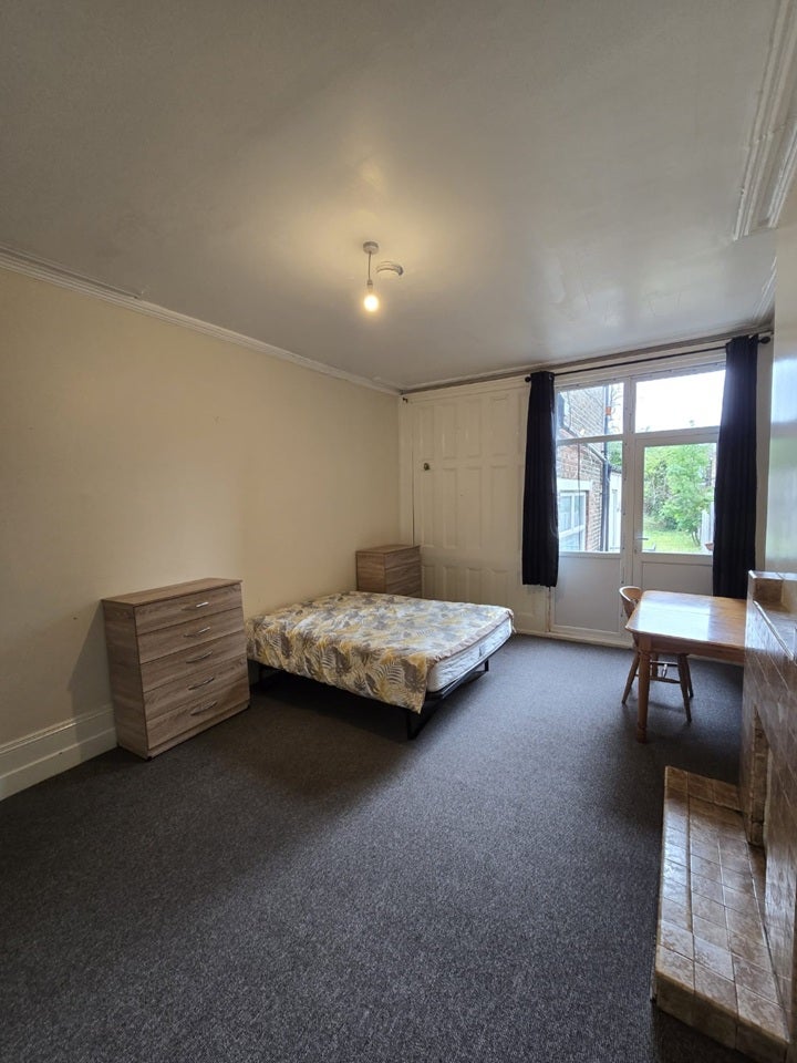 Room Baronet Road in Greater London