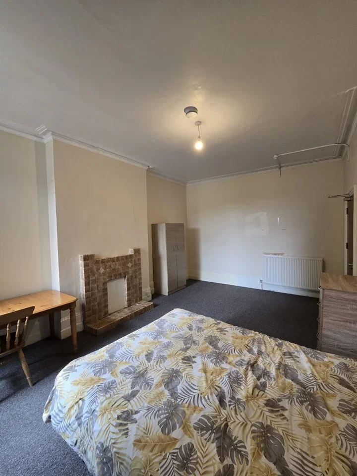 Room Baronet Road in Greater London