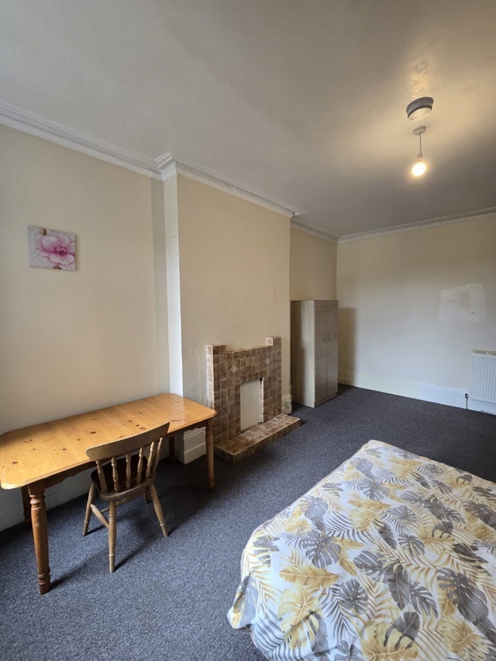 Room Baronet Road in Greater London