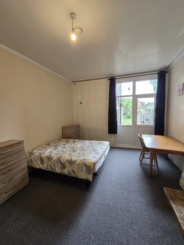Room Baronet Road in Greater London