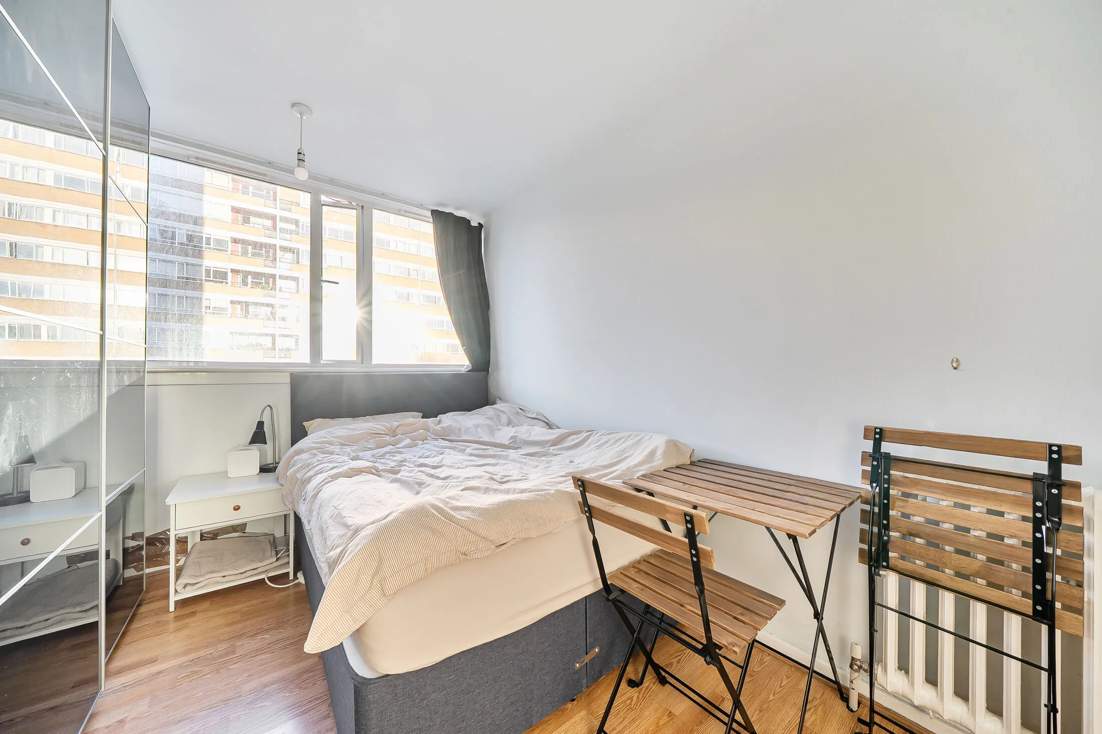 Flat Grosvenor Road in City of Westminster