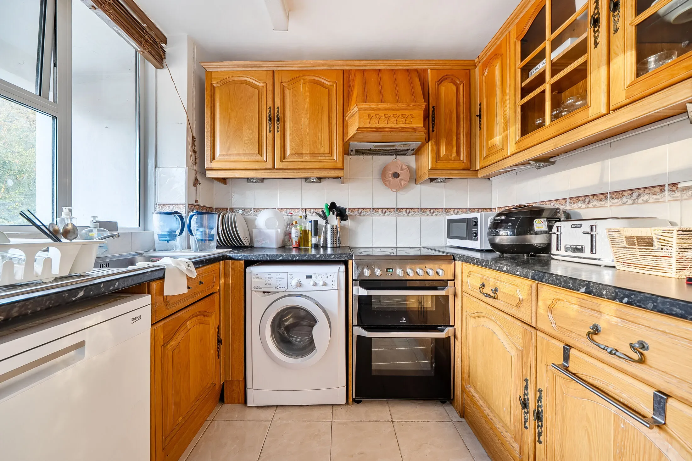 Flat Grosvenor Road in City of Westminster