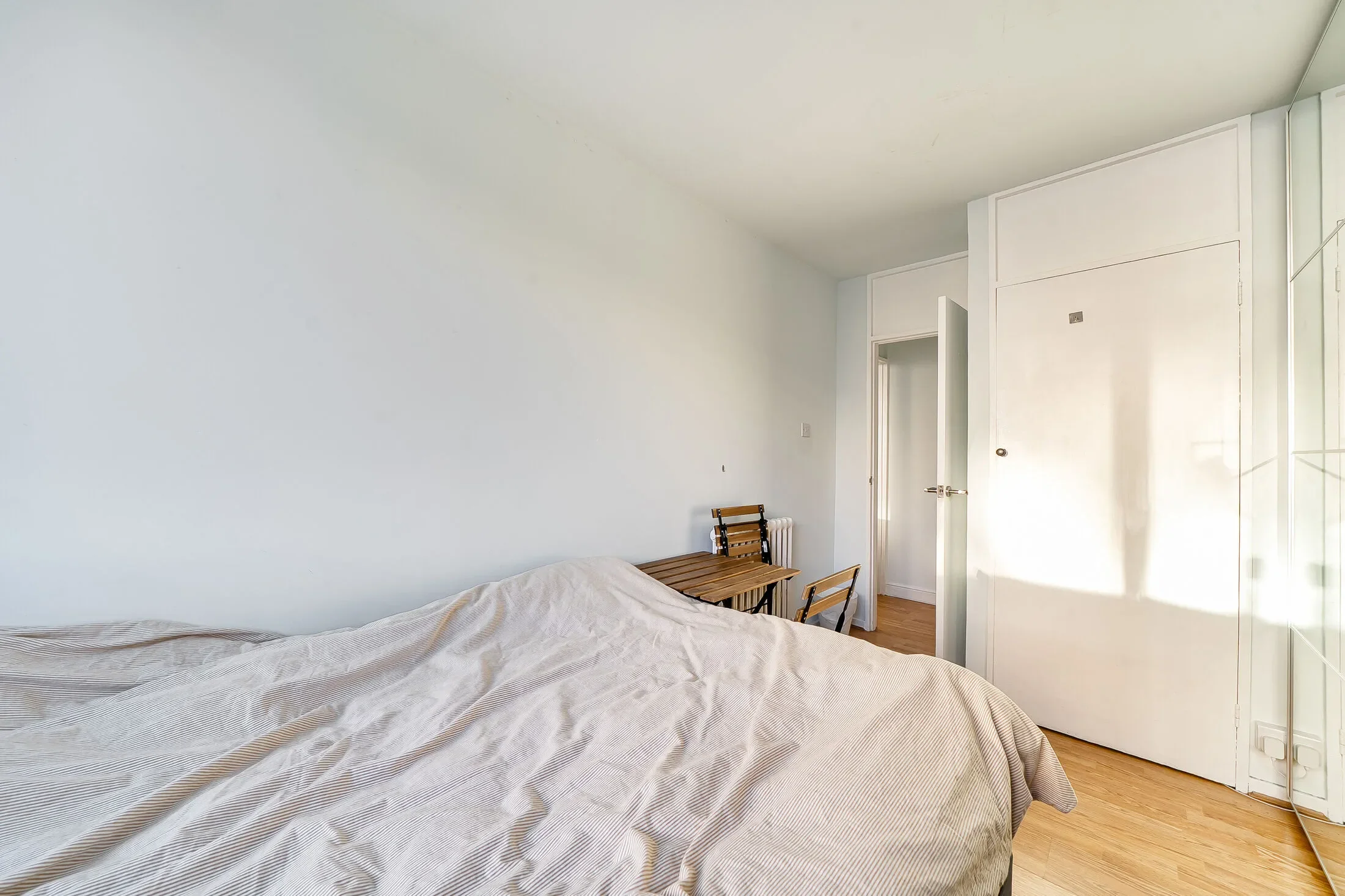 Flat Grosvenor Road in City of Westminster