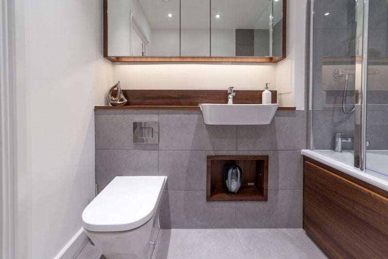 Flat Adenmore Road in Greater London