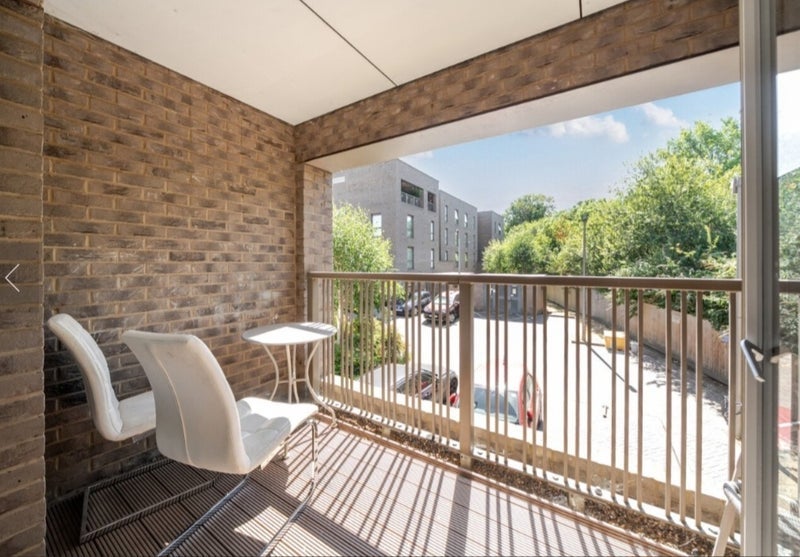 Flat Adenmore Road in Greater London