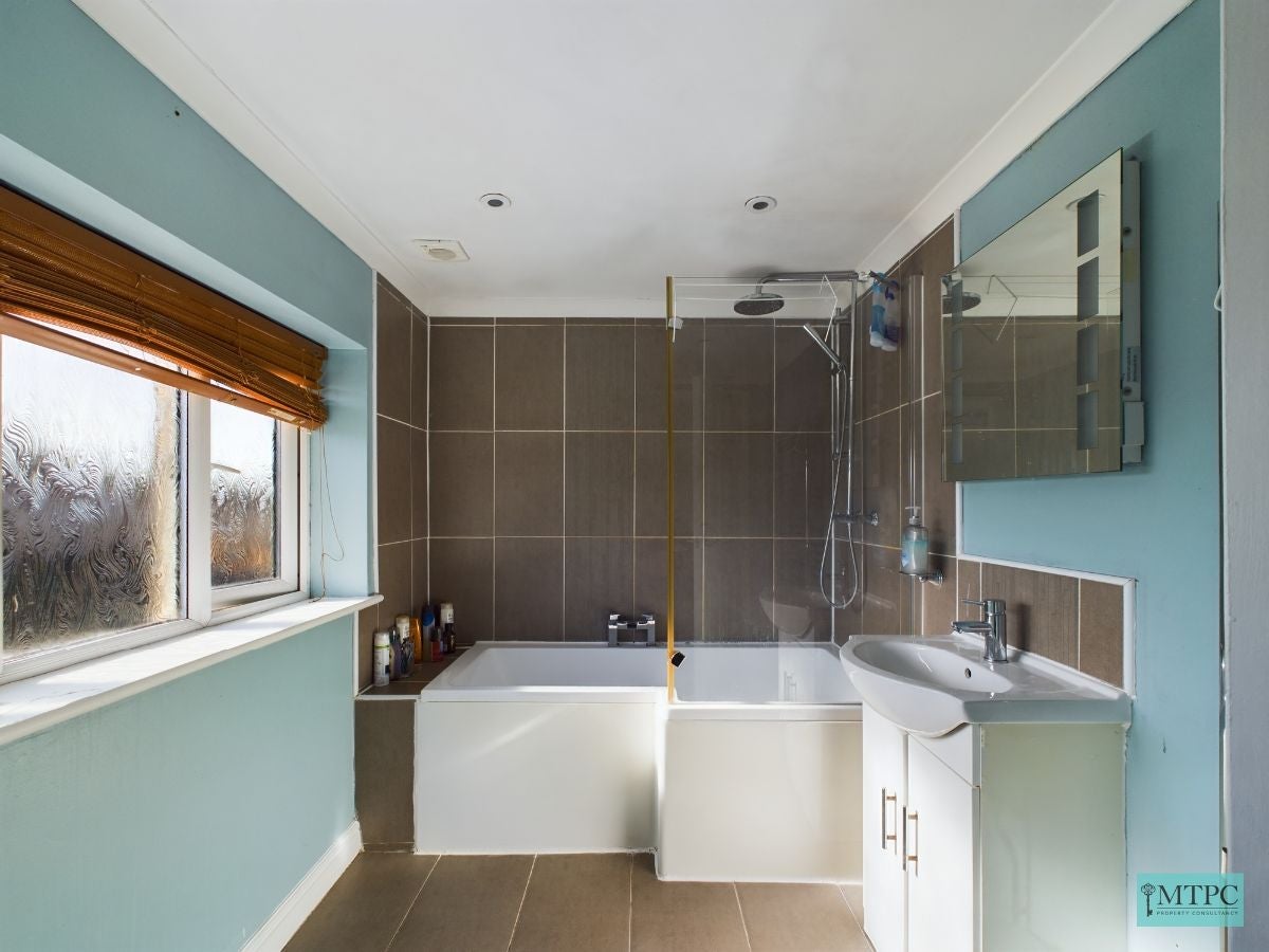 Room Crombie Avenue in York