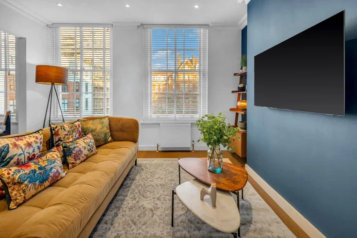 Flat Queen Square in Greater London