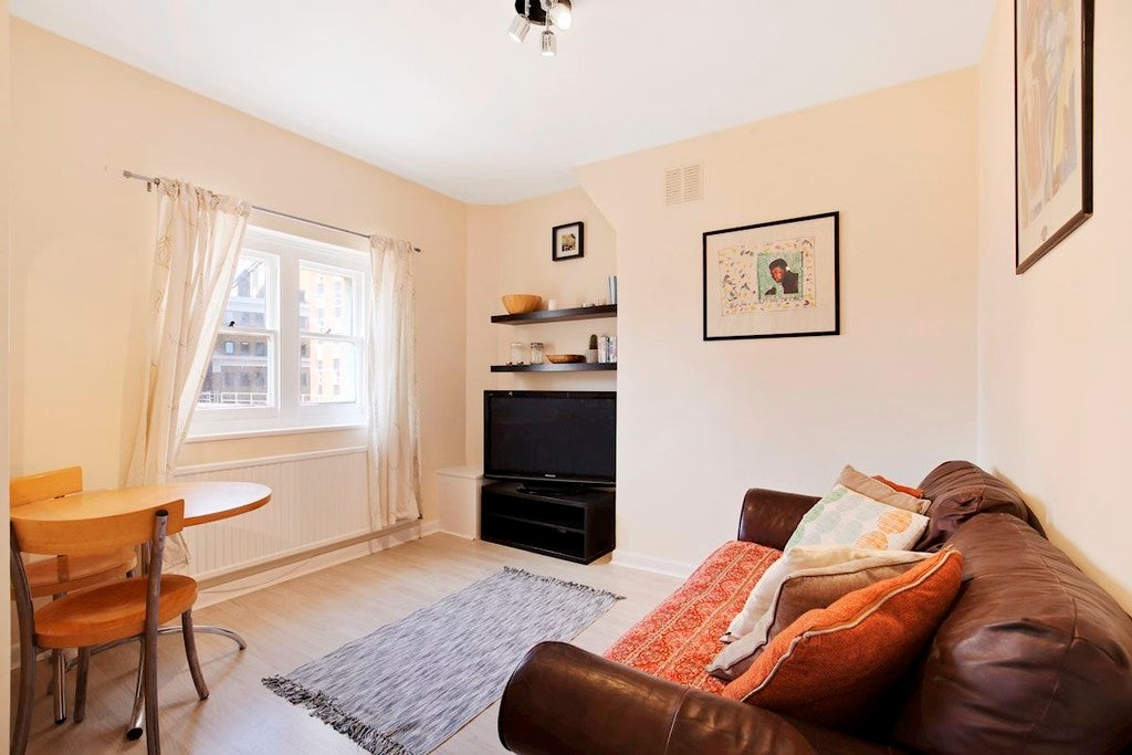 Flat Weston Street in Greater London
