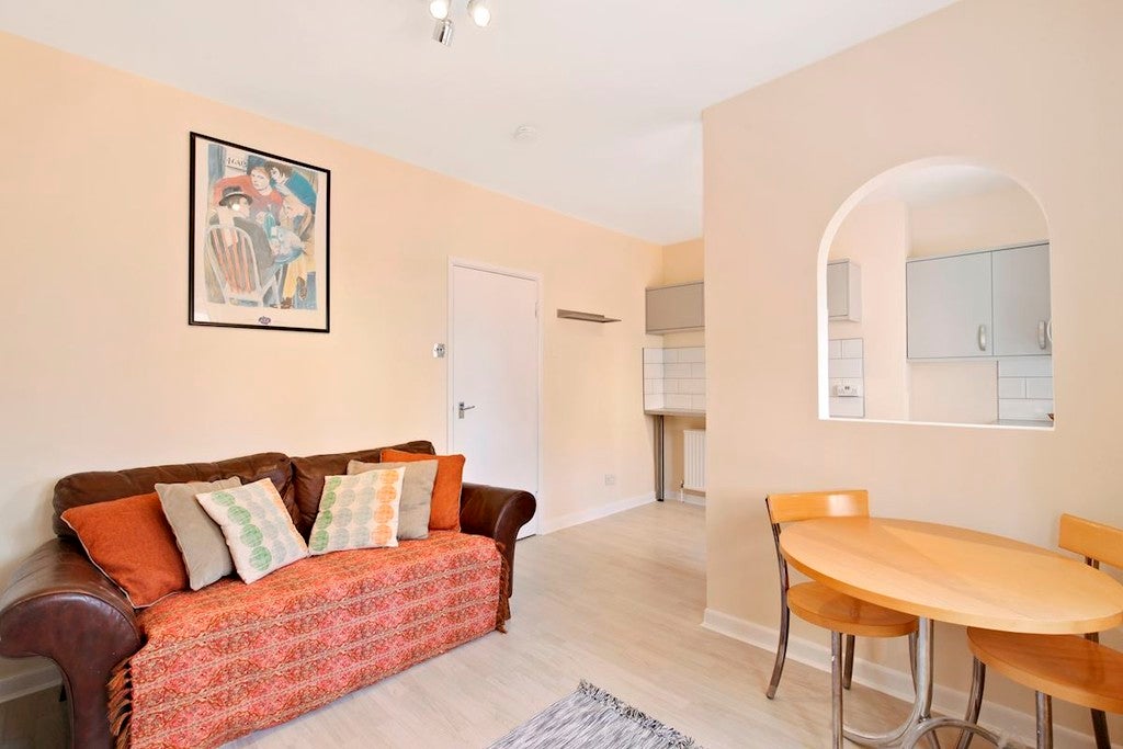 Flat Weston Street in Greater London