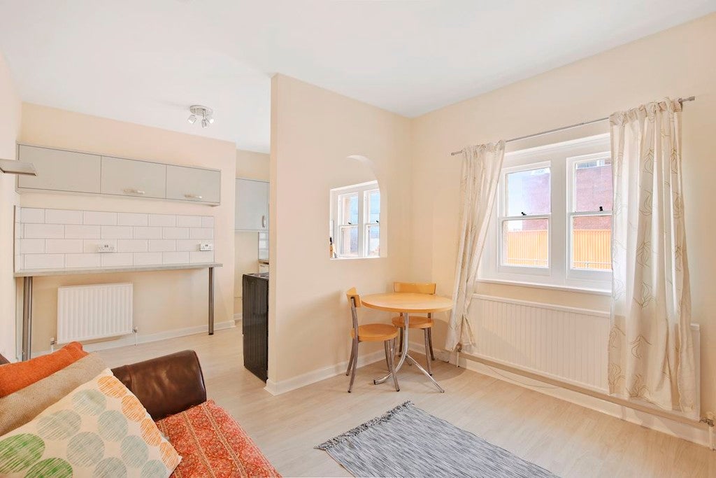 Flat Weston Street in Greater London