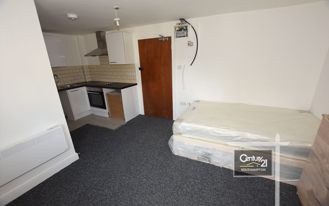 Flat Rockstone Lane in Southampton