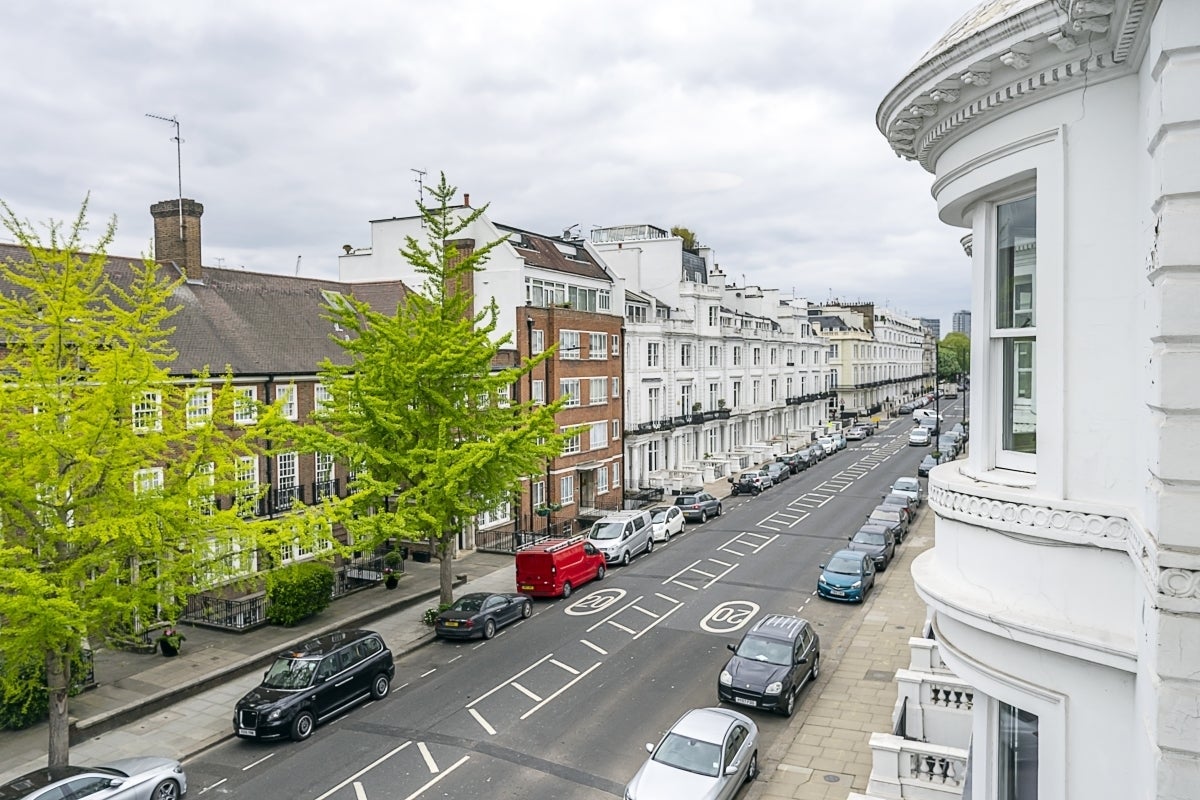 Flat Gloucester Terrace in City of Westminster